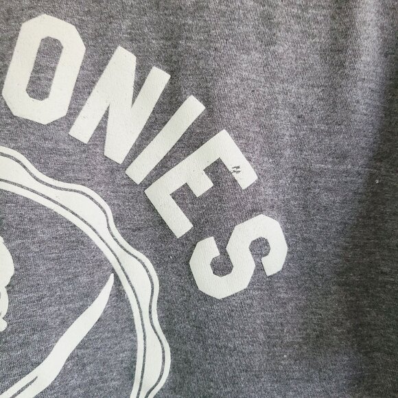 The Goonies Never Say Die Gray Graphic T-Shirt Pirate Skull Logo Men's Medium - Picture 5 of 10